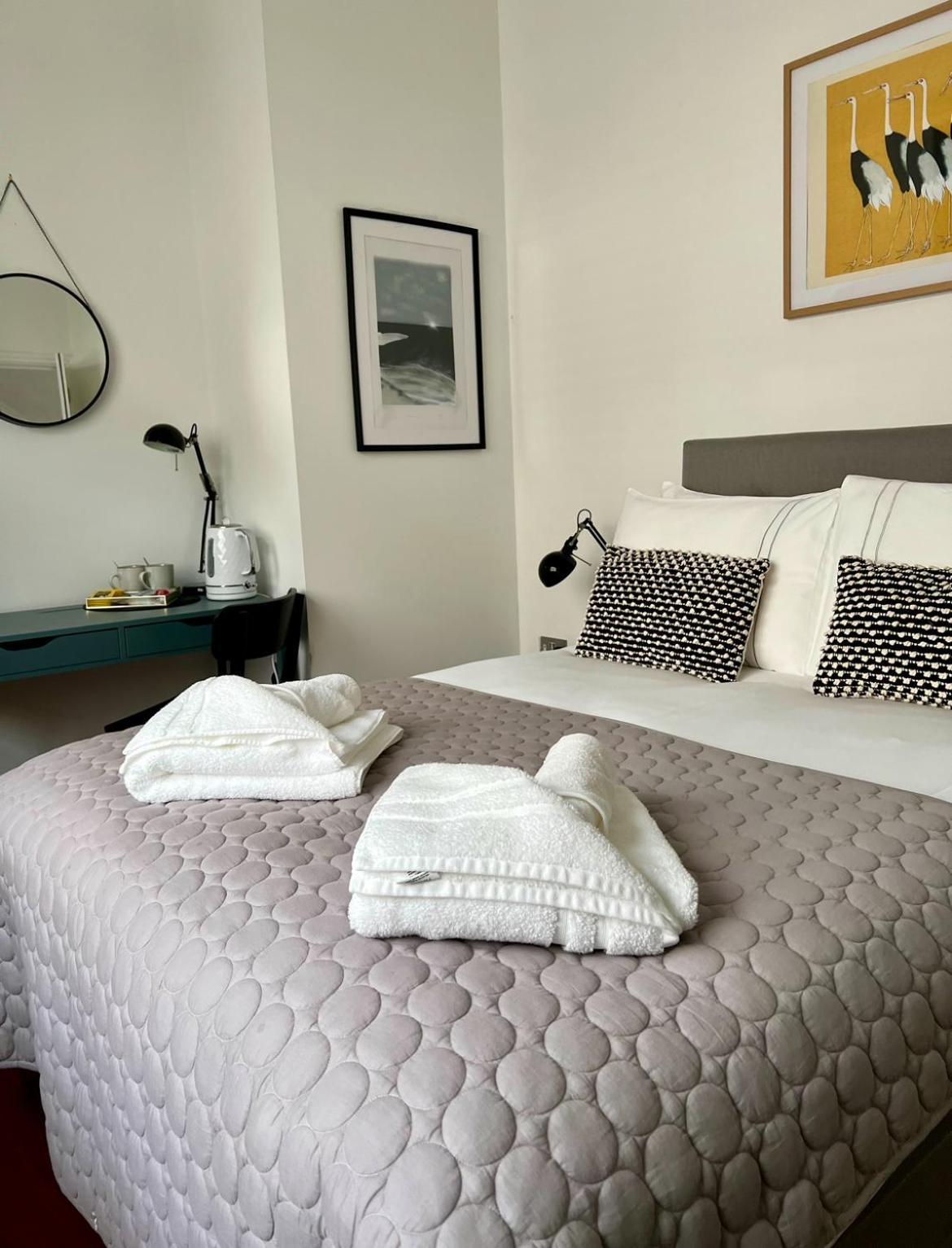 Private Double Room With Ensuite, No Breakfast, Truro City Centre エクステリア 写真