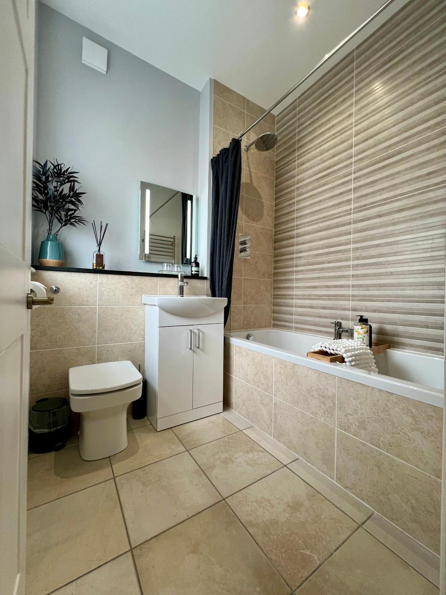 Private Double Room With Ensuite, No Breakfast, Truro City Centre エクステリア 写真